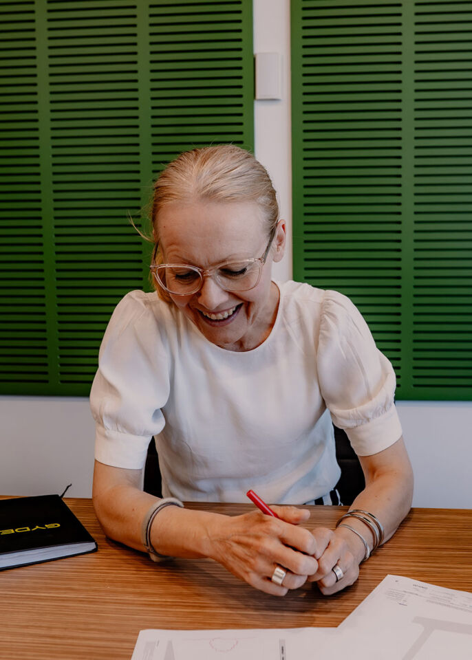 Elina Braunstein - Associate Director